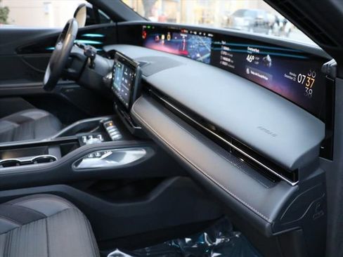 Used 2024 Lincoln Nautilus Reserve w/ Equipment Group 202A image 10