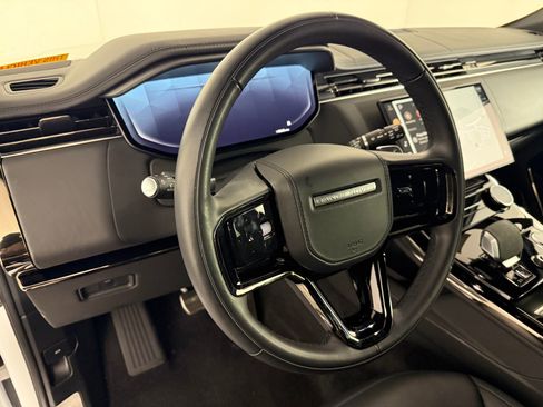 Used 2023 Land Rover Range Rover Sport SE Dynamic image 4