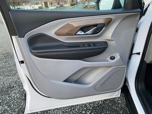 Used 2021 GMC Terrain SLE w/ Driver Convenience Package image 9