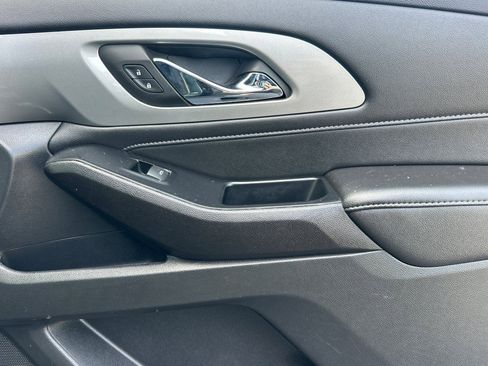 Certified 2023 Chevrolet Traverse LT FWD image 19