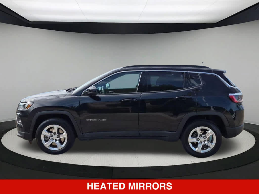 Used 2024 Jeep Compass Latitude AWD/4WD image 3