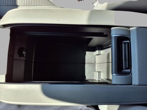 Used 2023 Toyota Highlander L image 12