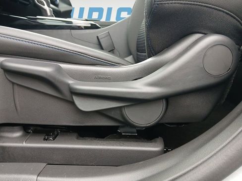 Used 2025 Chevrolet Trax LT w/ Driver Confidence Package image 16