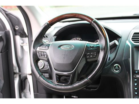 Used 2017 Ford Explorer Platinum image 31