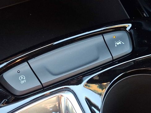 Used 2025 Chevrolet Trax RS w/ Driver Confidence Package image 22