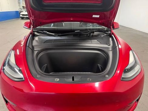 Used 2022 Tesla Model Y Long Range image 9