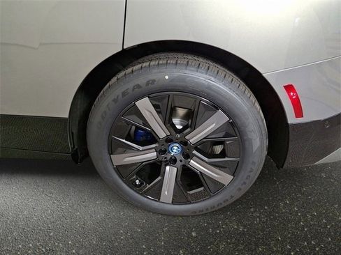 Used 2025 BMW iX xDrive50 image 7