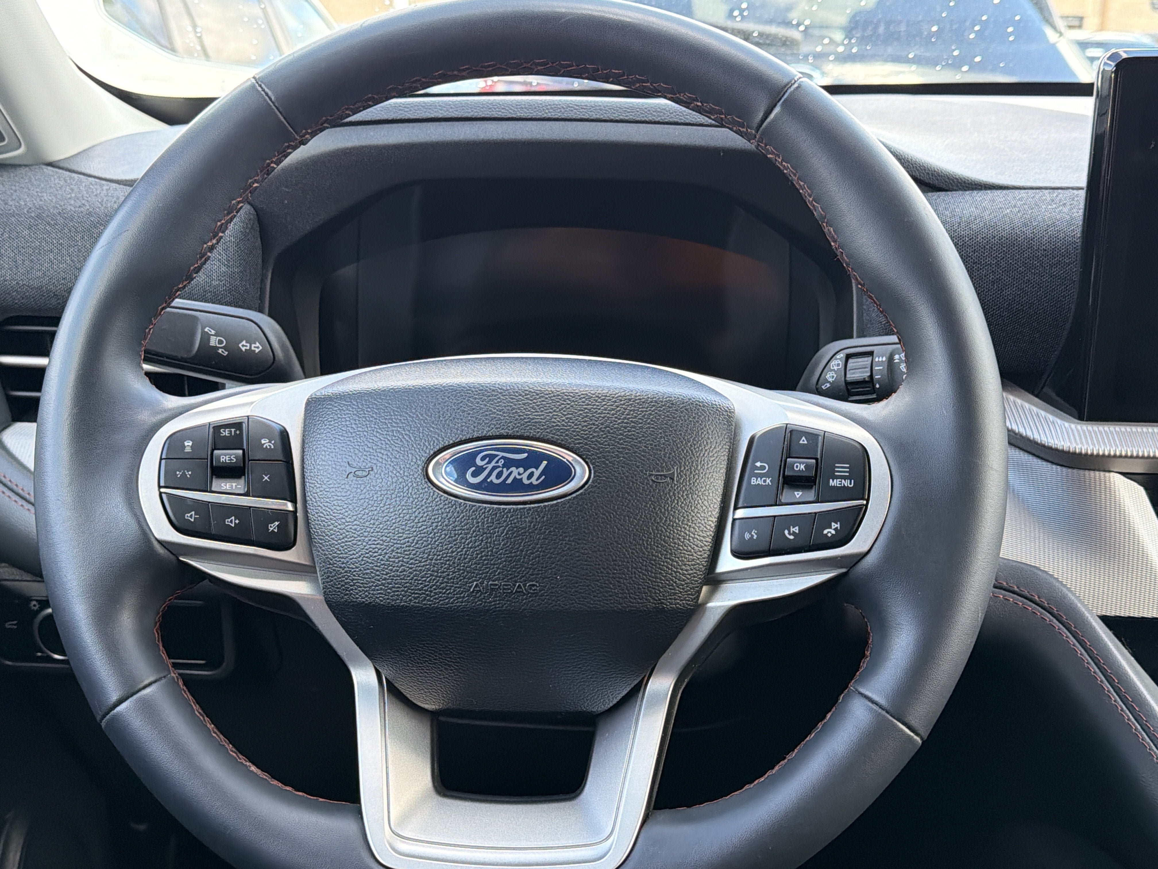 Used 2025 Ford Explorer Active AWD/4WD image 13