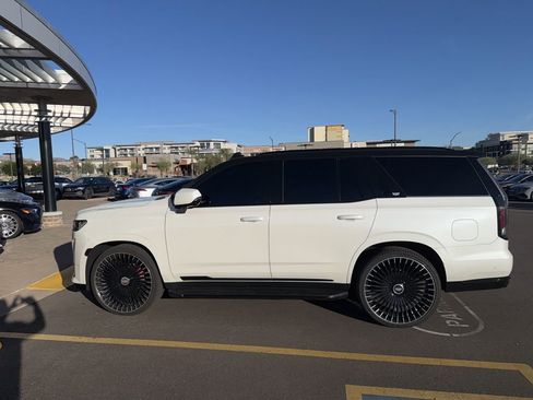 Used 2024 Cadillac Escalade Sport w/ Touring Package image 6