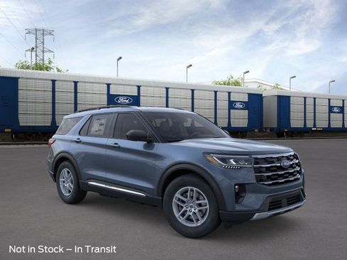 New 2025 Ford Explorer Active w/ Active Comfort Package image 9