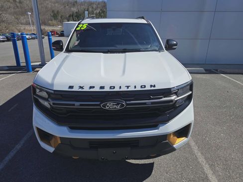 Used 2025 Ford Expedition Tremor AWD/4WD image 9