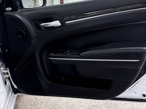 Used 2019 Chrysler 300 Limited image 29