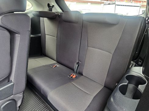 Used 2023 Toyota Highlander LE FWD image 9