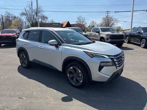 Used 2025 Nissan Rogue SV image 7