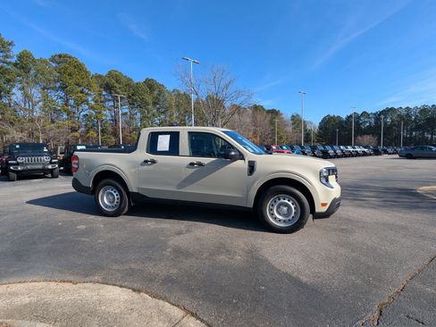 Used 2025 Ford Maverick XL image 4