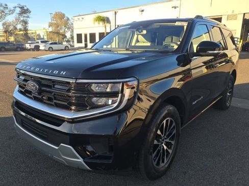 Used 2025 Ford Expedition Platinum image 1