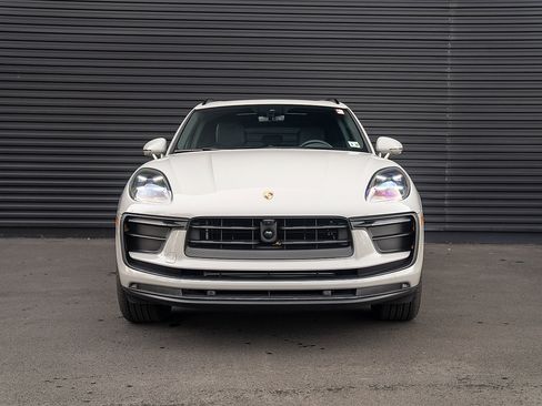 Certified 2025 Porsche Macan AWD/4WD image 24