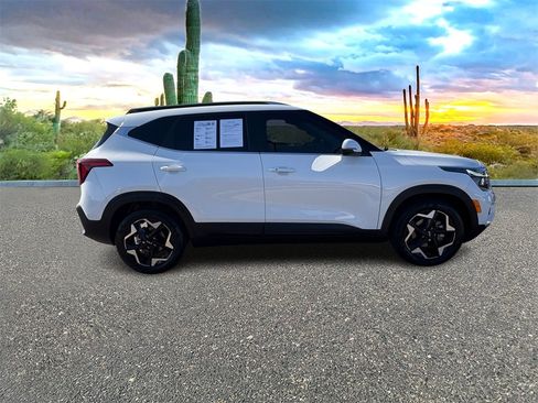 Used 2024 Kia Seltos EX image 3