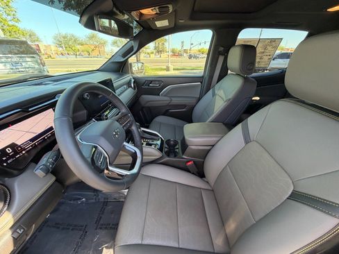 Used 2025 Chevrolet Colorado ZR2 image 15