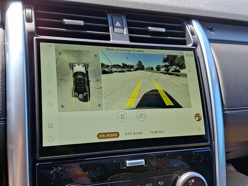 Certified 2025 Land Rover Discovery Dynamic SE image 24