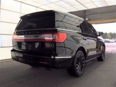 Used 2020 Lincoln Navigator Reserve w/ Equipment Group 208A Reserve AWD/4WD image 2