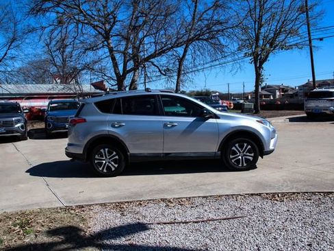 Used 2017 Toyota RAV4 LE image 4