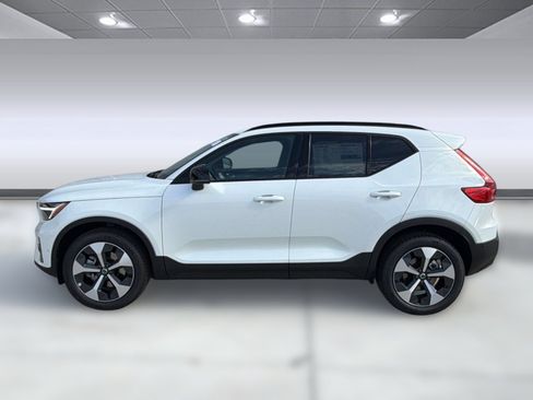 New 2026 Volvo XC40 B5 Plus w/ Climate Package AWD/4WD image 2