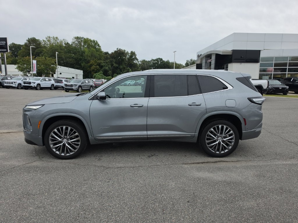 Used 2025 Buick Enclave Avenir w/ Super Cruise Package FWD image 4