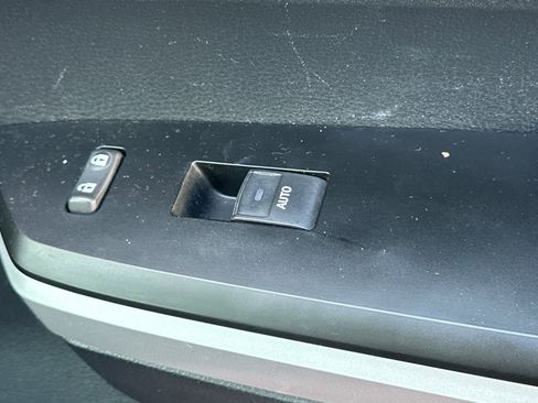 Used 2015 Toyota Tundra Platinum image 21