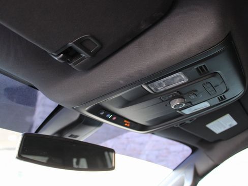 Used 2022 Chevrolet Suburban RST w/ Luxury Package image 28