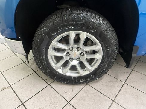 Used 2023 Chevrolet Silverado 1500 LT AWD/4WD image 12