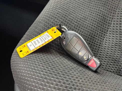 Used 2019 Dodge Grand Caravan SE image 39