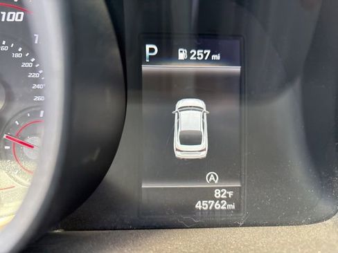 Used 2021 Hyundai Elantra SE FWD image 13