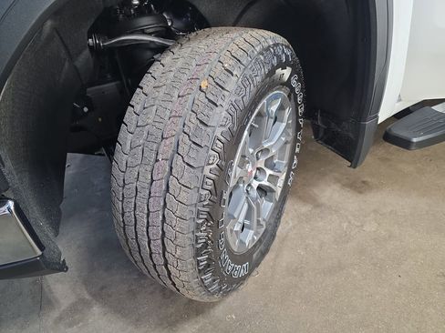 New 2026 GMC Sierra 1500 SLE w/ Preferred Package AWD/4WD image 30