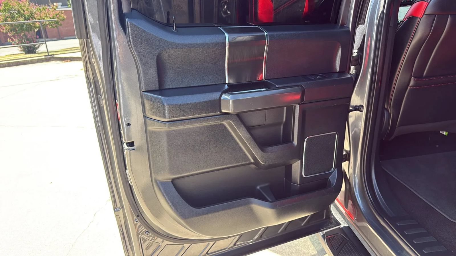 Used 2019 Ford F150 Lariat w/ Equipment Group 502A Luxury AWD/4WD image 16