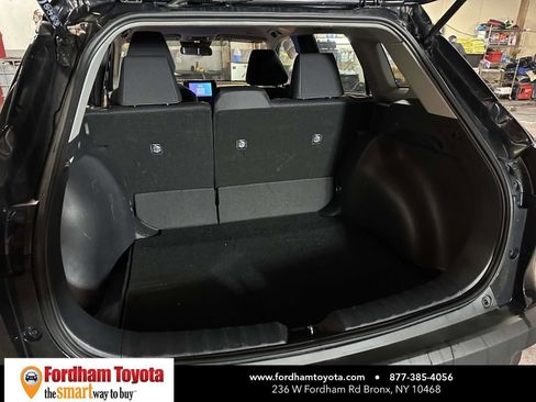 Used 2025 Toyota Corolla Cross LE image 12