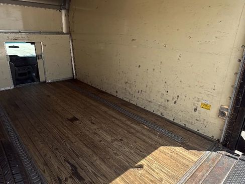Used 2011 Ford E-450 and Econoline 450 Super Duty RWD image 15