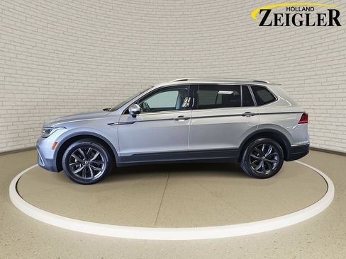 Used 2023 Volkswagen Tiguan SE w/ Panoramic Sunroof Package AWD/4WD image 8