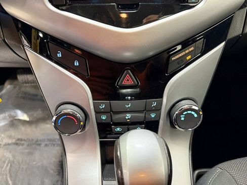 Used 2011 Chevrolet Cruze Eco image 17