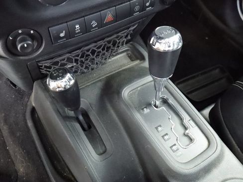 Certified 2017 Jeep Wrangler Unlimited Sahara w/ Connectivity Group AWD/4WD image 27
