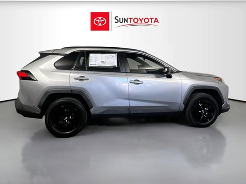 Used 2020 Toyota RAV4 LE image 2