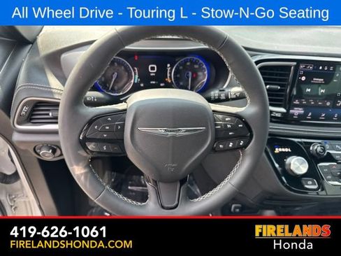 Used 2023 Chrysler Pacifica Touring-L w/ S Appearance Package AWD/4WD image 17