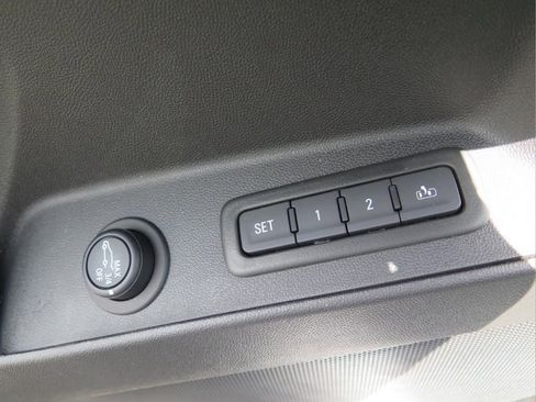 Used 2024 Chevrolet Equinox Premier AWD/4WD image 11