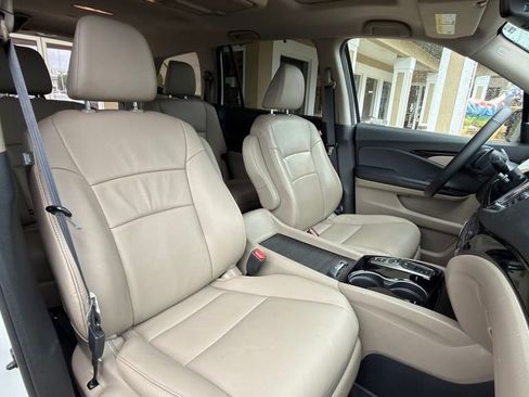 Used 2021 Honda Pilot Touring image 3