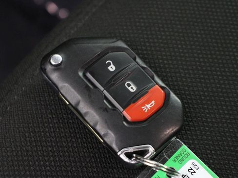 Used 2022 Jeep Wrangler Sport AWD/4WD image 31