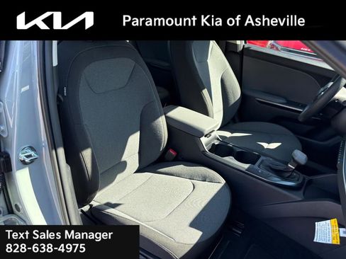 New 2025 Kia K4 LXS image 17