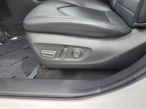 Used 2023 Toyota Highlander XLE FWD image 28