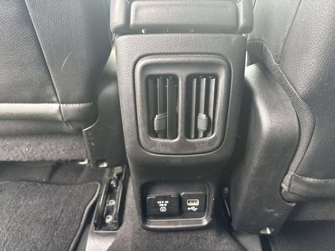 Used 2018 Jeep Compass Latitude w/ Popular Equipment Group FWD image 19
