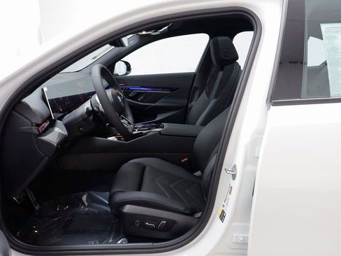 New 2026 BMW 550e xDrive w/ Premium Package image 5