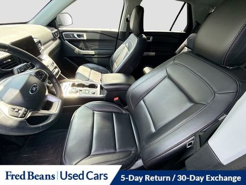 Used 2023 Ford Explorer XLT w/ Equipment Group 202A AWD/4WD image 17